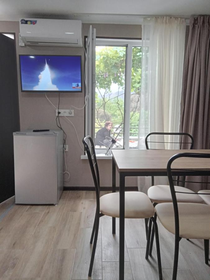 veranda m Tiflis Exterior foto